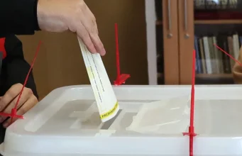 Incident na biračkom mjestu u Laktaši: Privaljeno da je neko glasao u ime građanke Incident na biračkom mjestu u Laktaši: Privaljeno da je neko glasao u ime građanke