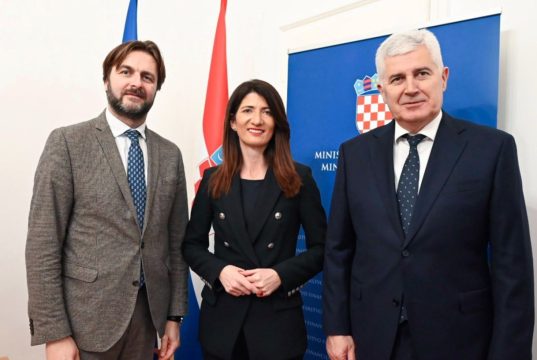 Čović s ministrima Vlade RH: EU put i Izborni zakon ključ političke stabilnosti BiH u 2026. Čović s ministrima Vlade RH: EU put i Izborni zakon ključ političke stabilnosti BiH u 2026.