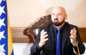 Pretres u FMUP-u: POSKOK ušao u kabinet ministra Rame Isaka, oduzimaju se dokumenti i mobilni uređaj Pretres u FMUP-u: POSKOK ušao u kabinet ministra Rame Isaka, oduzimaju se dokumenti i mobilni uređaj